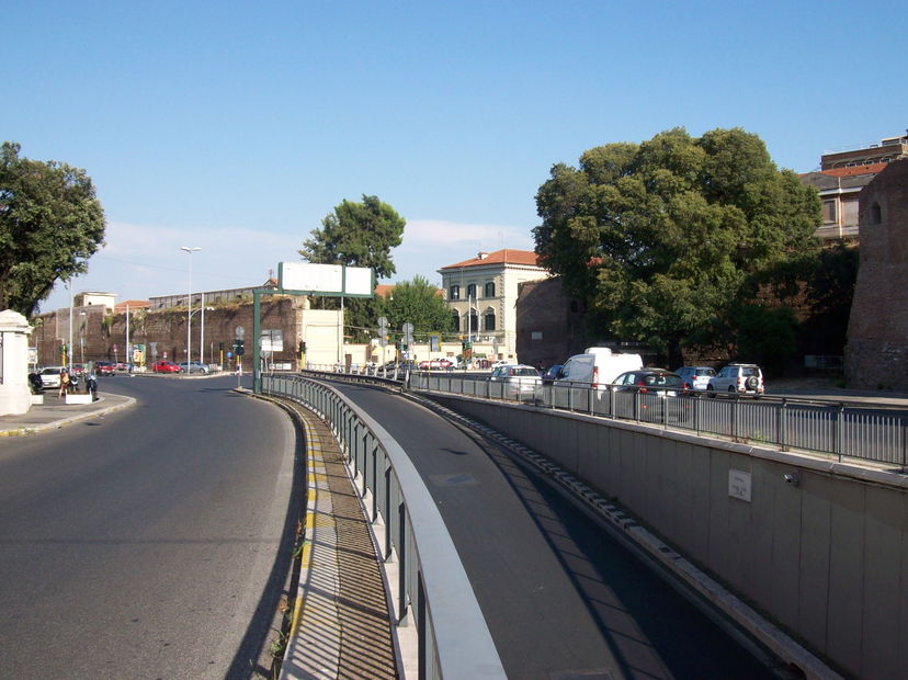 I sassi dal cavalcavia sul Muro Torto a Roma article-post