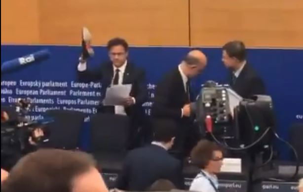 Angelo Ciocca: perché un europarlamentare cafone mi ha fatto venire i brividi article-post