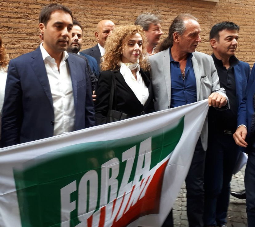 Forza Salvini: la corrente di FI pro Lega è già morta article-post