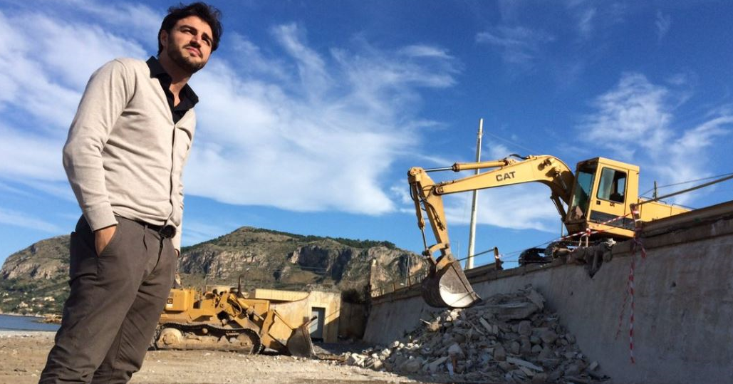 La storia del sindaco di Bagheria che compra un ecomostro in società con una deputata del M5S article-post