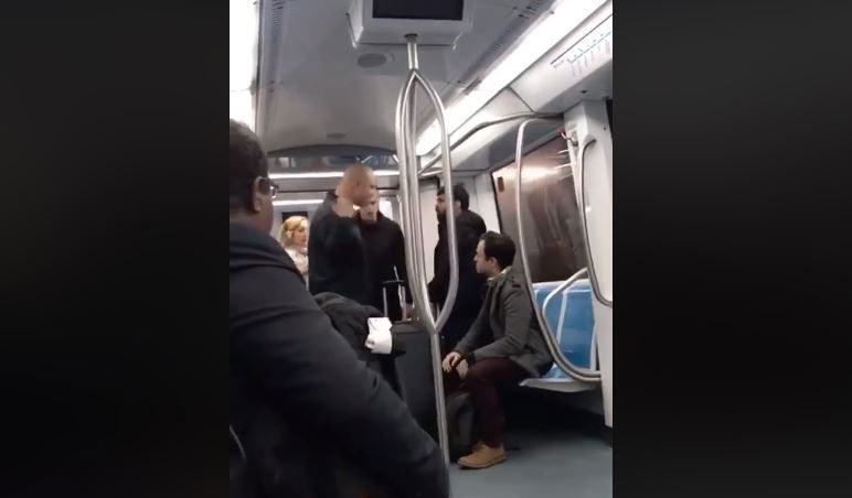 Il video della rissa sul treno della Roma-Lido article-post