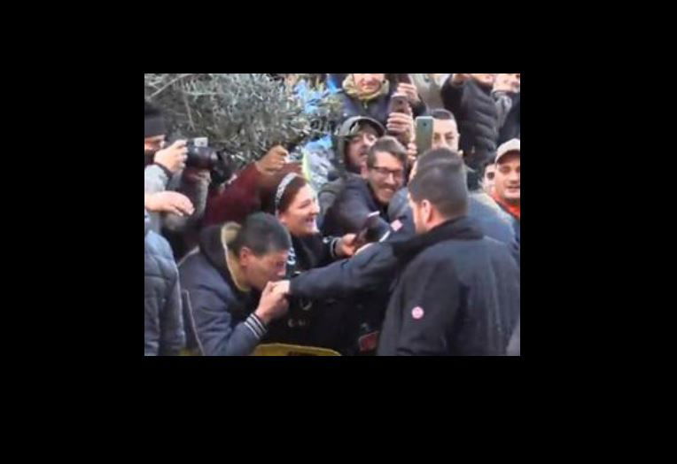 video baciamano afragola