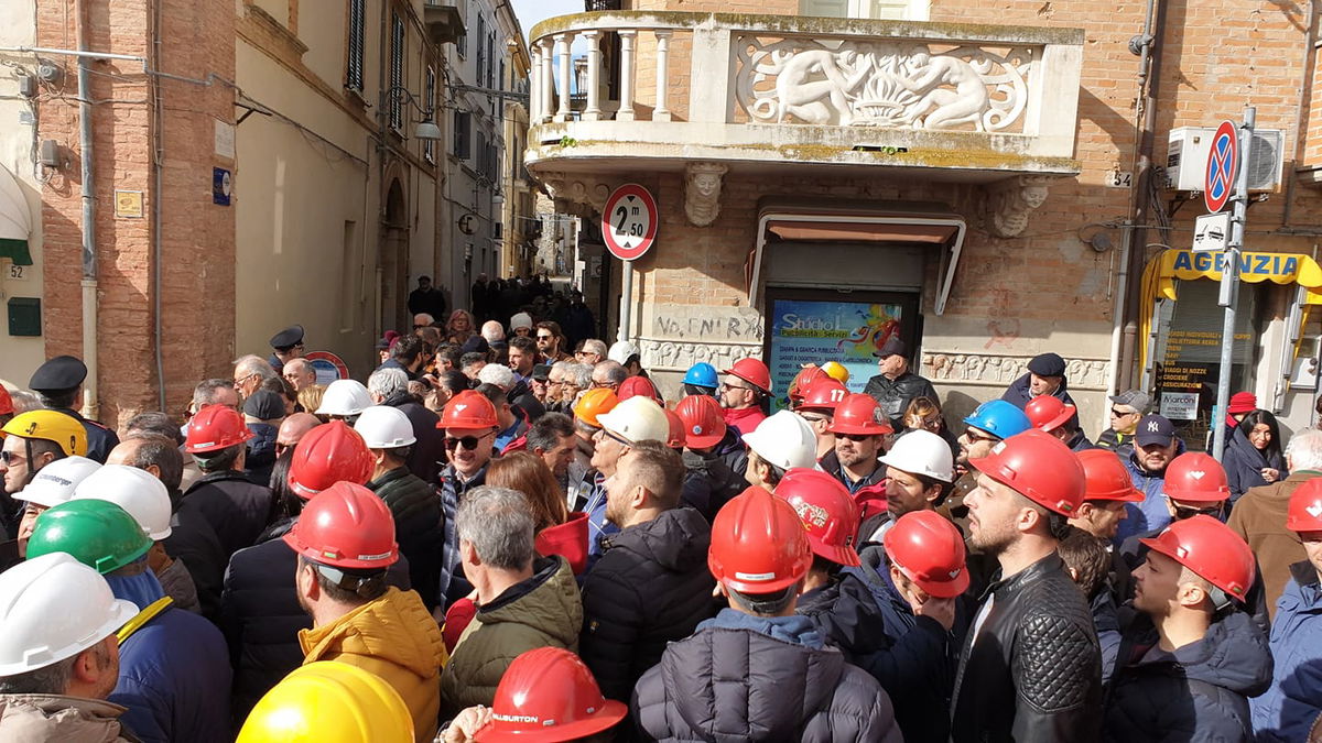 Di Maio e Di Battista contestati dagli operai a Ortona article-post