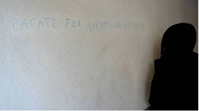 «Pagate per questi neri di m….»: gli insulti alla famiglia che adotta un senegalese a Melegnano preview