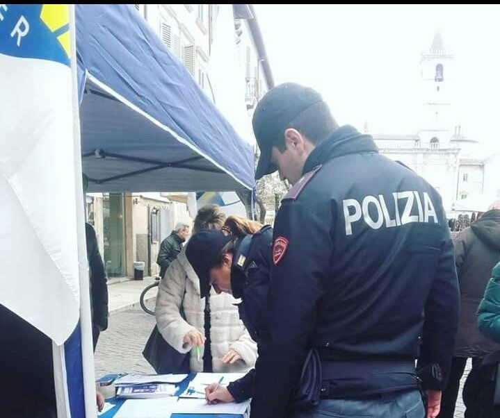 I poliziotti che hanno firmato ad Ascoli per Salvini sotto inchiesta article-post