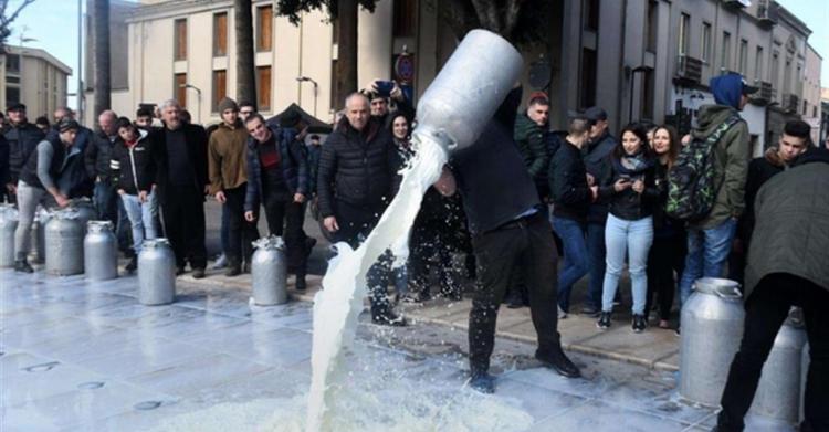 pastori sardi prezzo latte 2