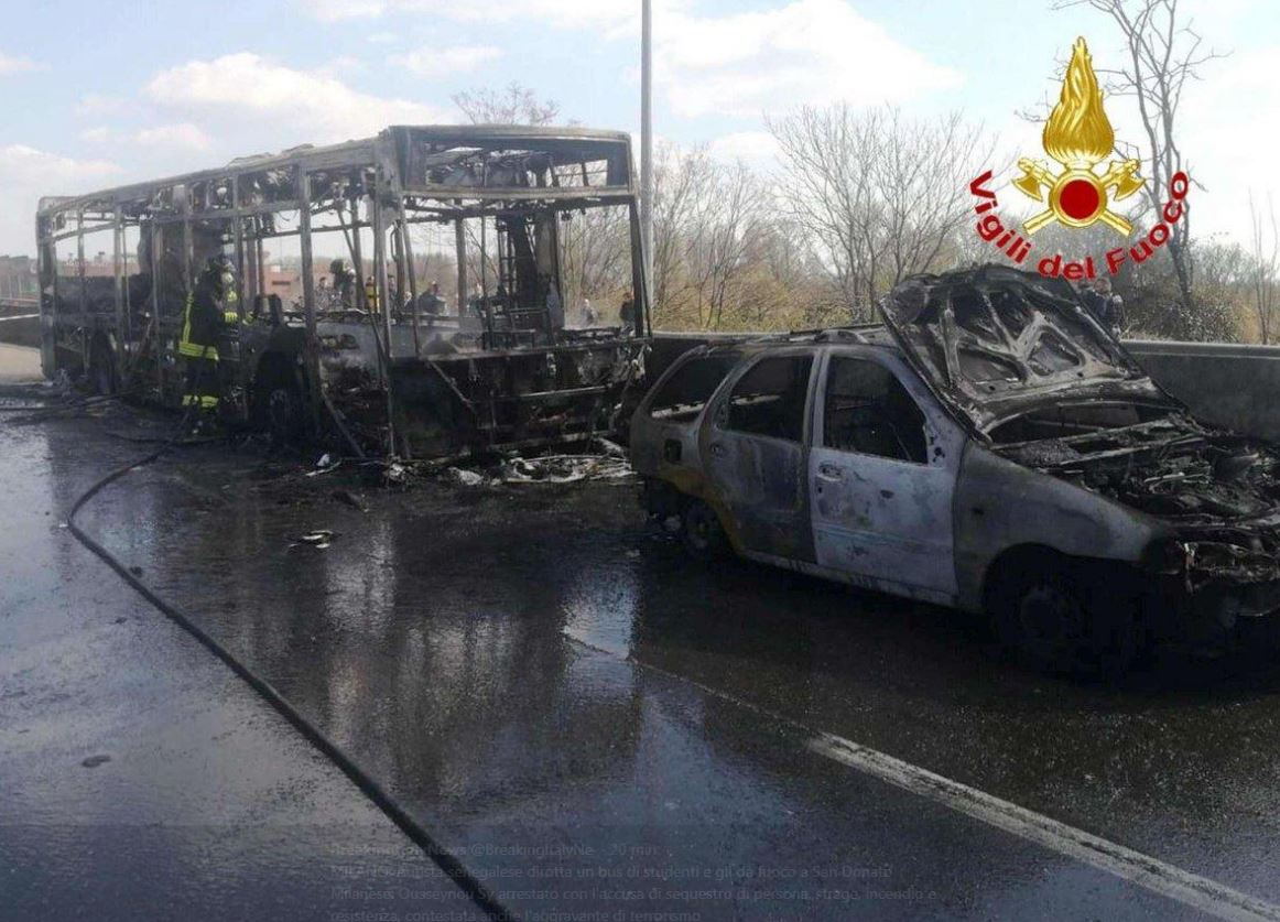 Ousseynou Sy: l’autista che ha dato fuoco al bus degli studenti article-post