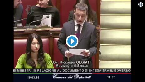 Il deputato M5S che dice “Uestmainster” mentre spiega la Brexit article-post