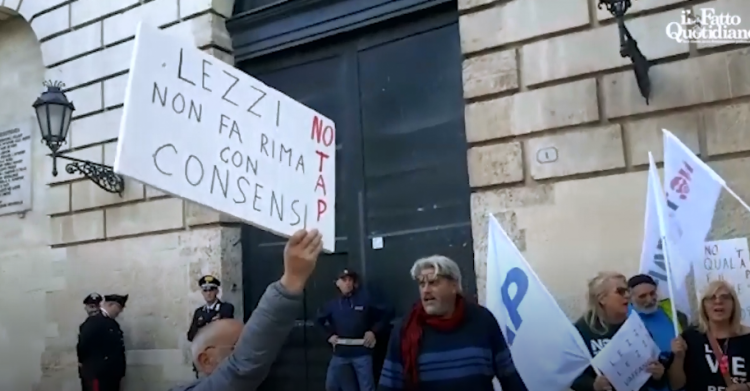 lezzi no tap contestazione lecce xylella - 4