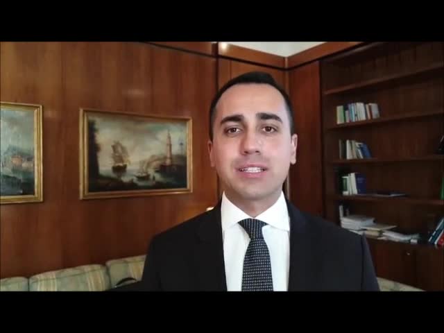 Di Maio e la battuta su Di Battista sempre in viaggio preview