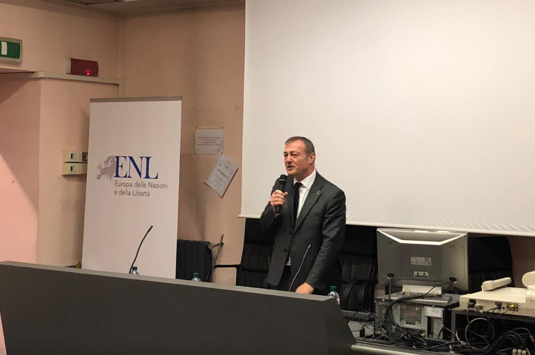 La campagna elettorale del leghista contro i migranti a scuola (all’insaputa dei genitori) article-post