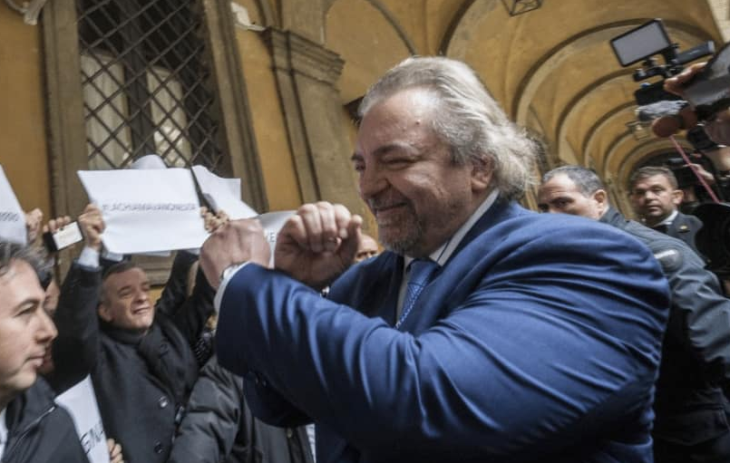 Il M5S è fatto così: caccia De Vito (contro le sue regole) e salva Salvini (contro le sue regole) article-post