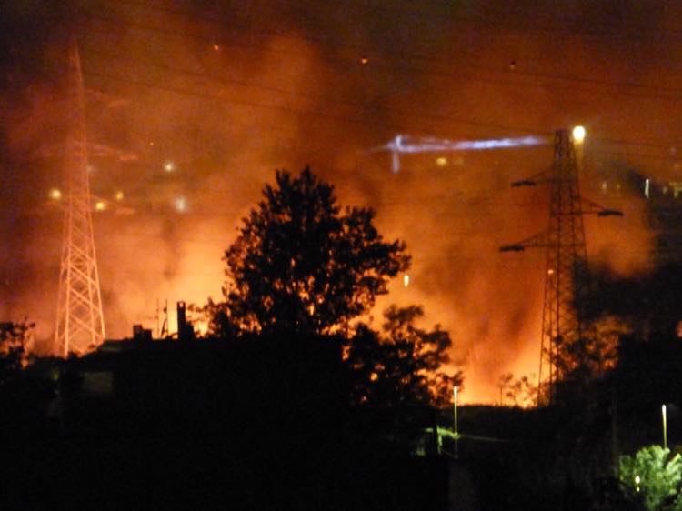 L’incendio nella discarica abusiva a Collatina article-post