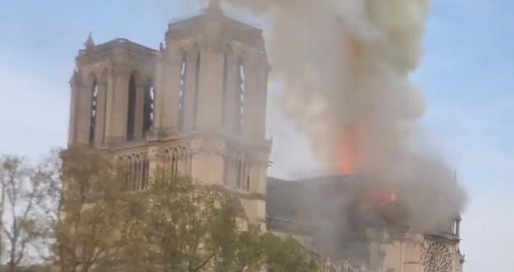 incendio notre dame 1