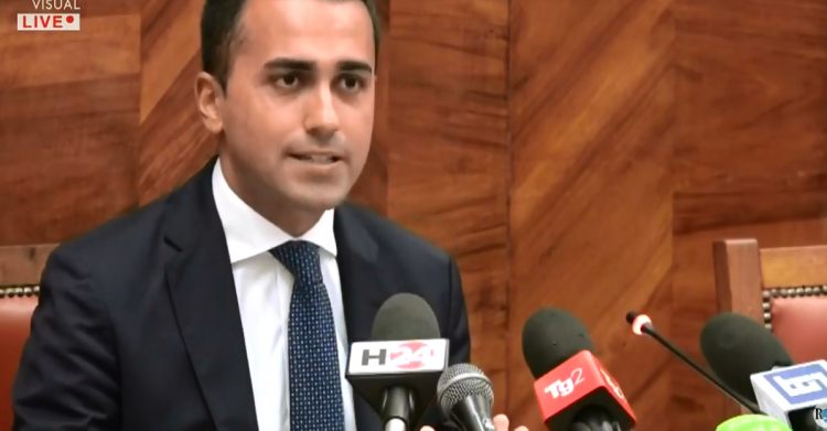 luigi di maio taranto proteste 24 aprile - 4