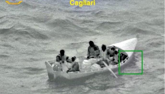 migranti barca a remi cagliari