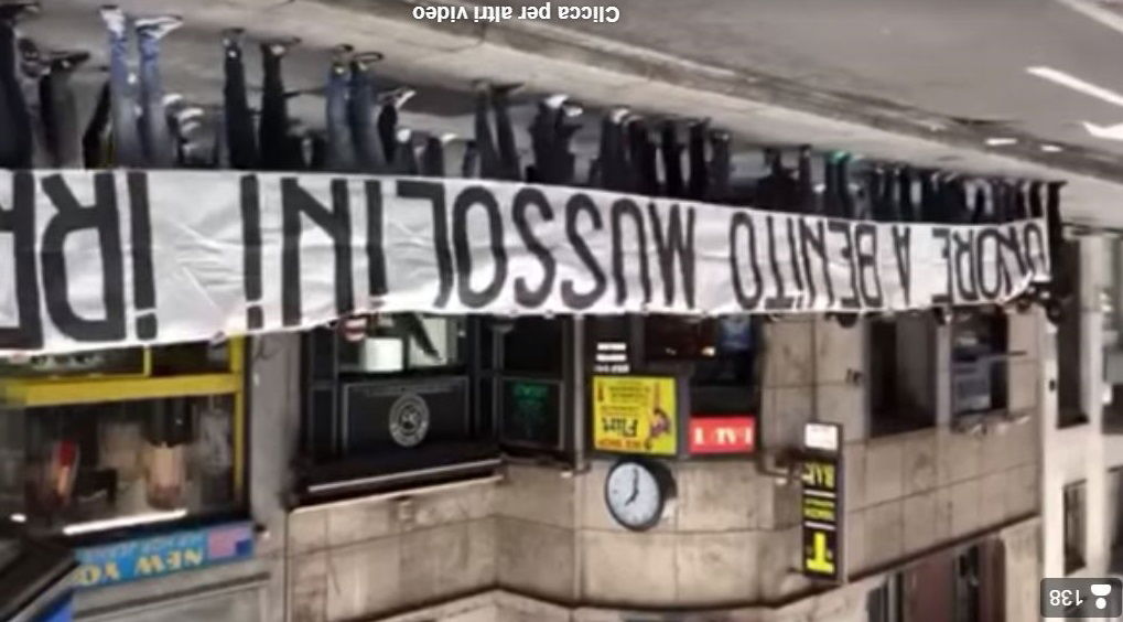 «Onore a Mussolini»: lo striscione degli Irriducibili in centro a Milano article-post
