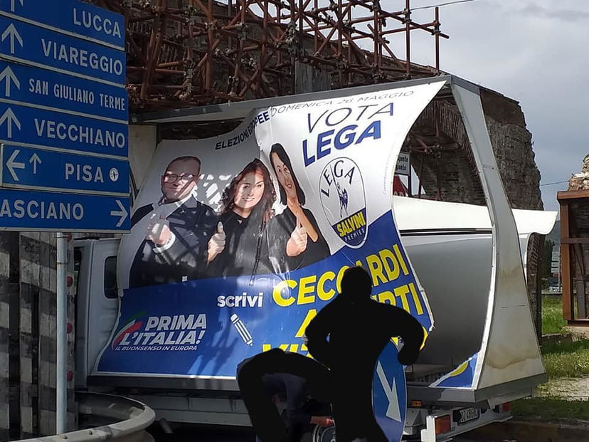 Il camion della Lega che finisce incastrato nell’Acquedotto Mediceo article-post