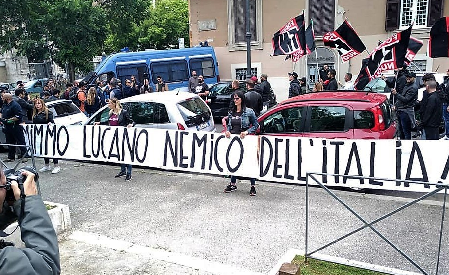 forza nuova lucano schiaffo antifascista - 1