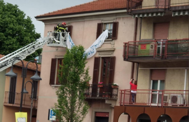 Chi ha dato ai pompieri l’ordine di rimuovere lo striscione contro Salvini a Brembate? article-post