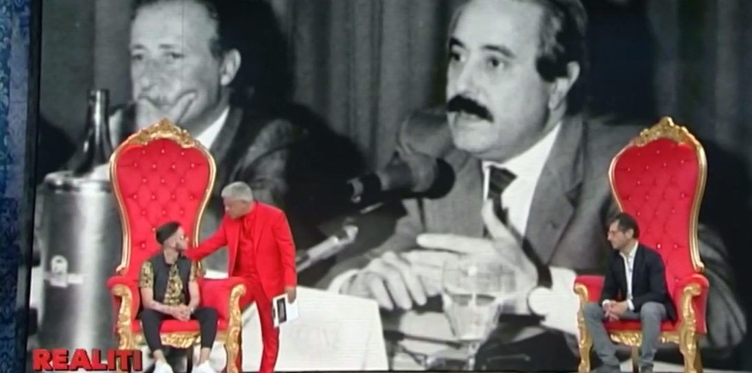 Cosa succede se a Realiti un neomelodico insulta Falcone e Borsellino sotto il naso di Carlo Freccero article-post