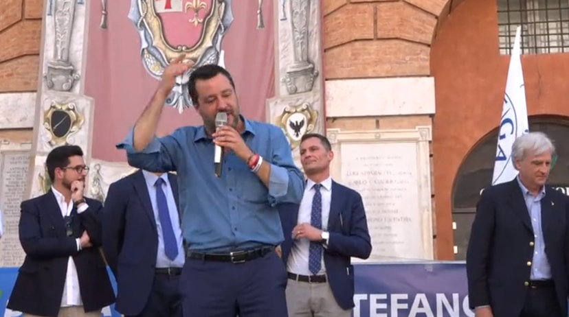 Salvini sfotte e provoca Lilli Gruber per la storia del mazzo di fiori preview