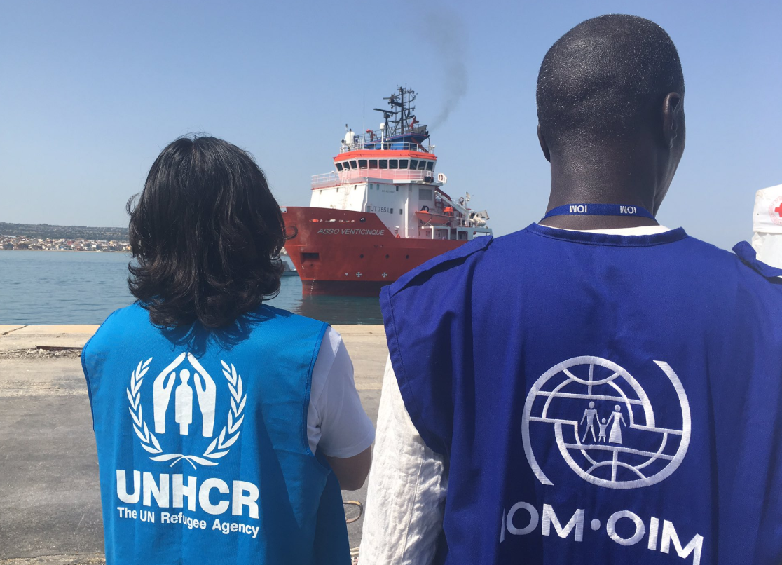 Perché Salvini oggi fa sbarcare 62 migranti a Pozzallo senza dire nulla? article-post