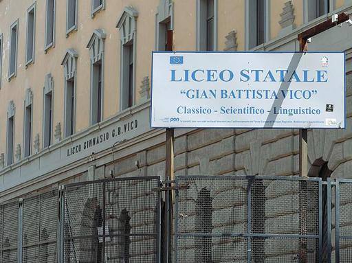 Vincenzo Auricchio: si spara il professore del Vico accusato di atti sessuali article-post