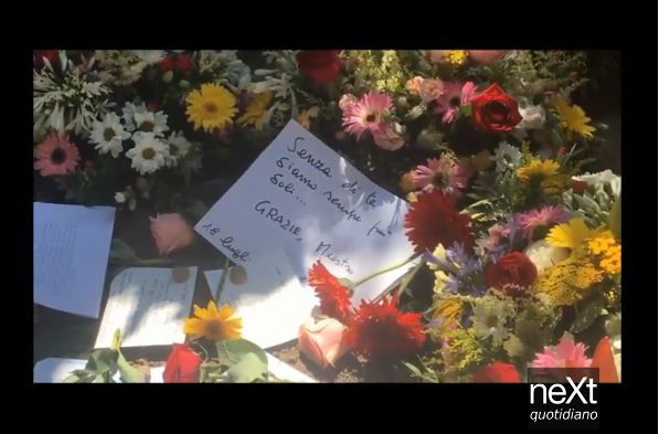 L’ultimo saluto ad Andrea Camilleri al cimitero Acattolico: «Siamo tantissimi» preview