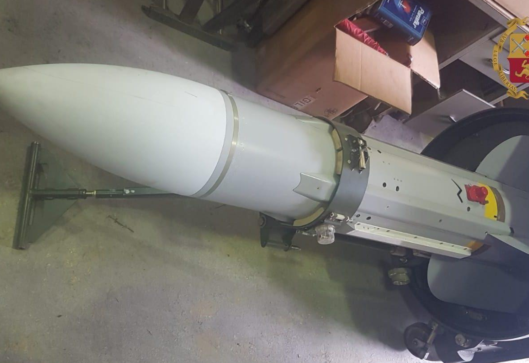 Vuoi vedere il mio missile? Fabio Del Bergiolo e la storia del missile aria-aria in vendita su WhatsApp article-post
