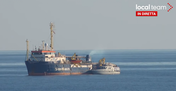 sea watch lampedusa speronamento guardia di finanza -2