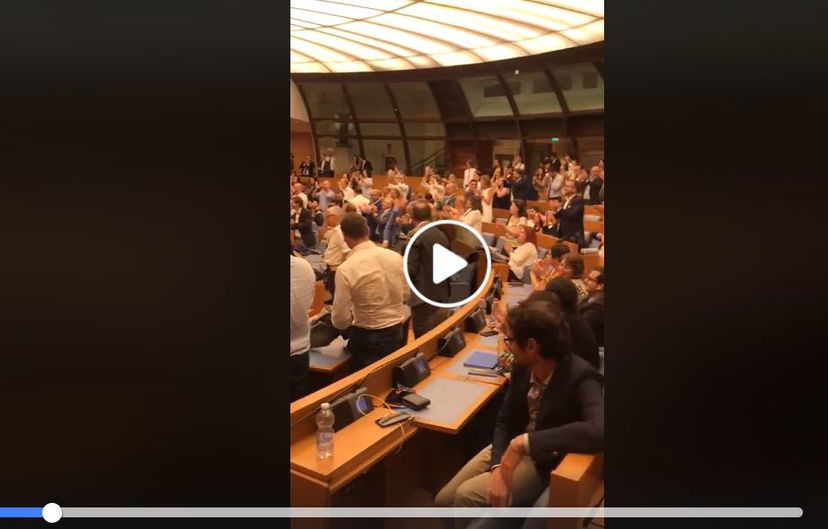 Il video coreano dell’assemblea M5S che applaude Di Maio article-post