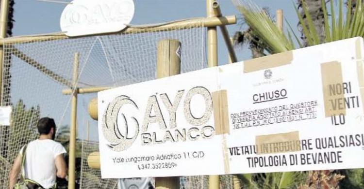 cayo blanco stabilimento chiuso razzismo