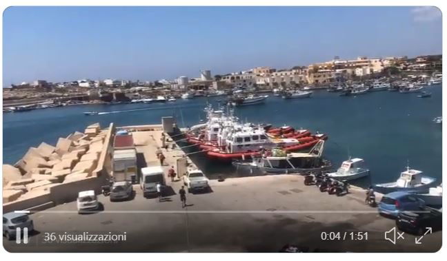 La Frana Sulla Spiaggia Dellisola Dei Conigli A Lampedusa