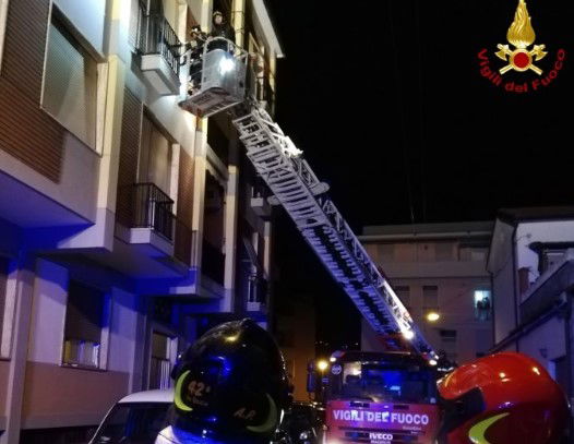 Il medico notturno che rischia di esplodere prima del terremoto article-post