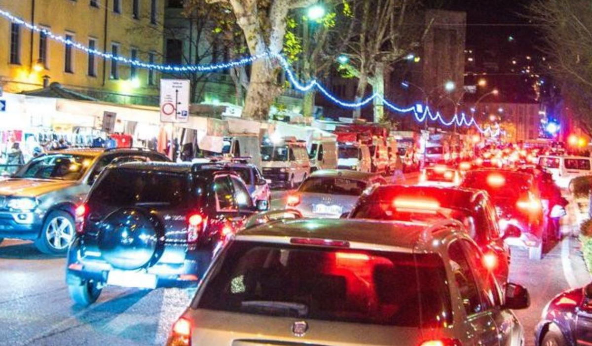 Cosa ci fa un medico notturno con una fiala di Narcan in mezzo allo shopping natalizio article-post