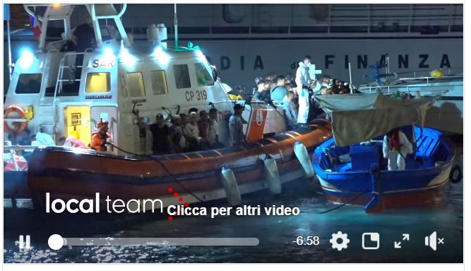 Guardate cosa succede a Lampedusa mentre Salvini sequestra le ONG article-post