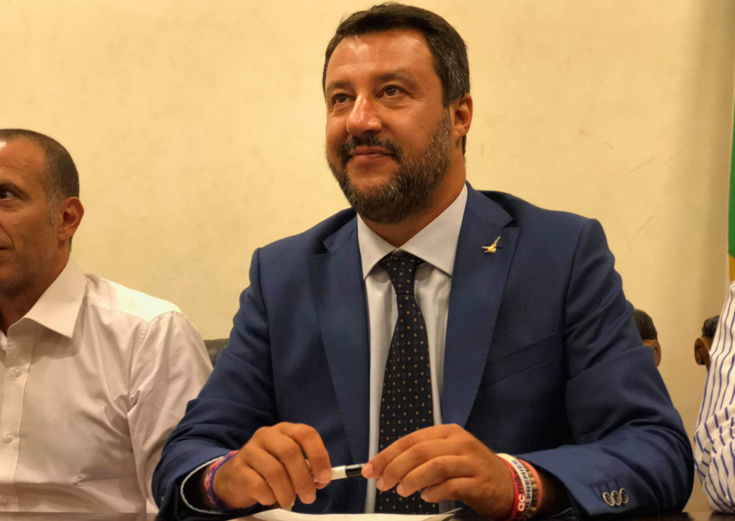 Non c’era bisogno di un complotto per far sparire una mezza calzetta di politico come Salvini article-post