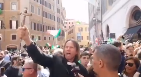 David Fabbri, chi è il “diacono esorcista” che lanciava maledizioni a quel satanista di Conte article-post