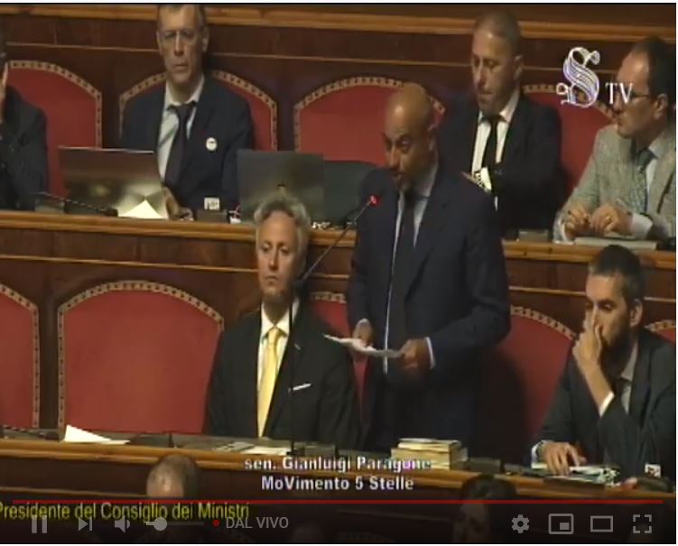 Gianluigi Paragone alla fine si astiene e non vota la sfiducia al governo Conte article-post
