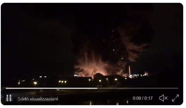 L’incendio nello stabilimento Lubrizol di Rouen article-post