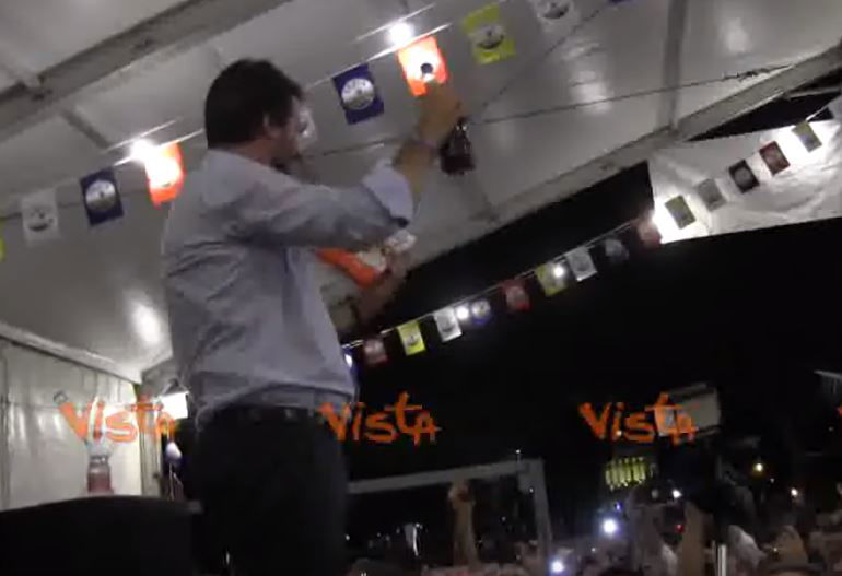 Ha promesso di tagliarvi le accise e le tasse, adesso vi lancia le merendine article-post