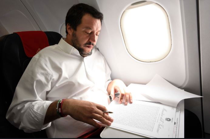 I voli di Stato di Salvini sotto inchiesta article-post