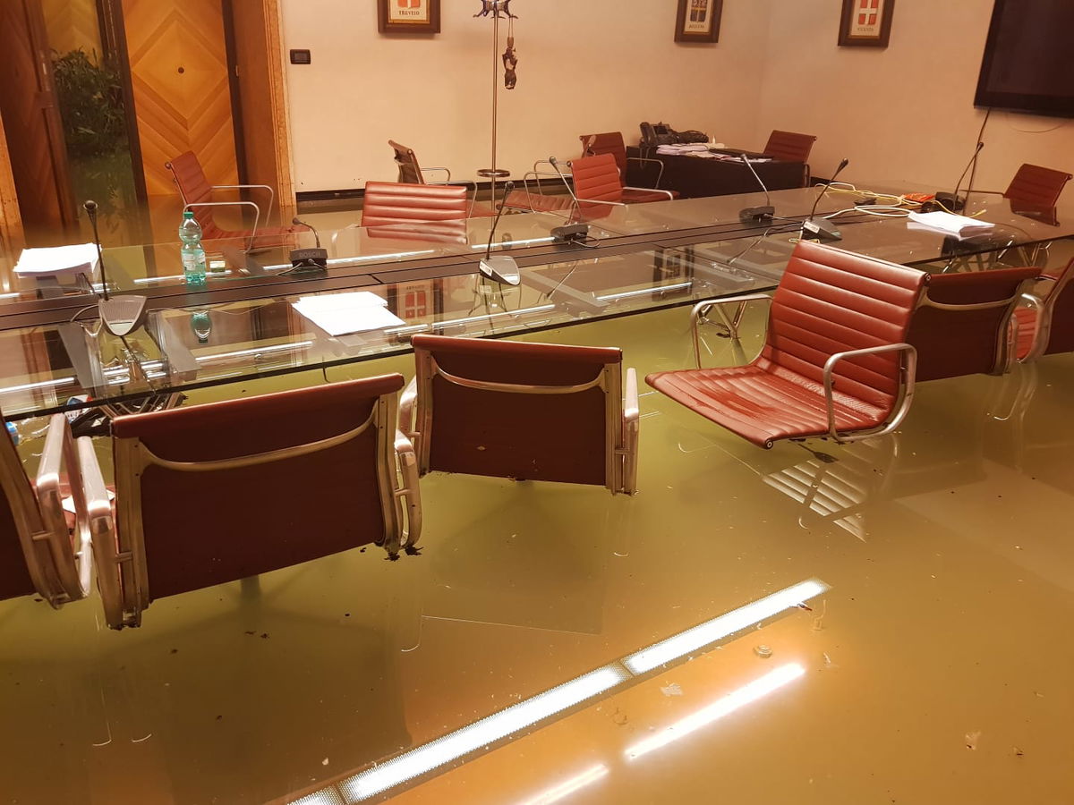 In Veneto la Lega respinge il contrasto al cambiamento climatico e la sala del consiglio si allaga article-post
