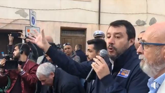 Salvini a Civitavecchia: parte il coro Bella Ciao preview