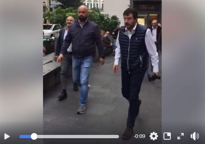 Il video di Salvini contestato a Napoli preview