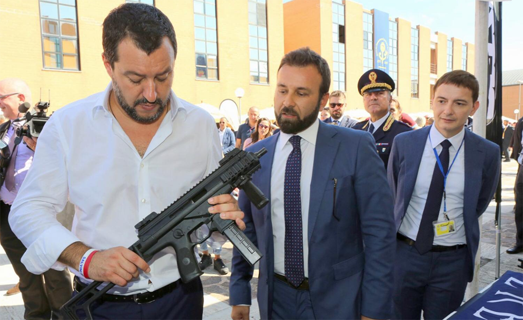 Ma perché ogni volta che qualcuno critica Salvini lui tira fuori i Casamonica? article-post