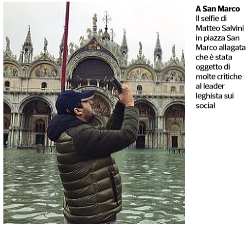 Il selfie di Salvini nella piazza allagata a Venezia article-post