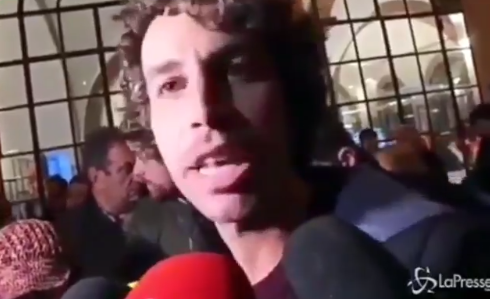 Come Mattia Santori, il leader delle Sardine, ha fatto arrabbiare tutti i sovranisti con due parole su Bibbiano article-post