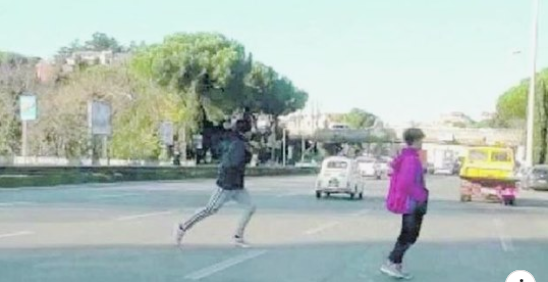 Come funziona il gioco del semaforo rosso a Corso Francia article-post